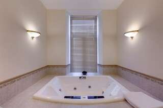 Гостиница  Соло на Фурштатской Санкт-Петербург Люкс с роскошной ванной и кроватью King-size-4