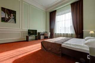 Гостиница  Соло на Фурштатской Санкт-Петербург Люкс с гидромассажной ванной, кроватью King-size и видом на город-2