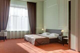 Гостиница  Соло на Фурштатской Санкт-Петербург Люкс с гидромассажной ванной, кроватью King-size и видом на город-4